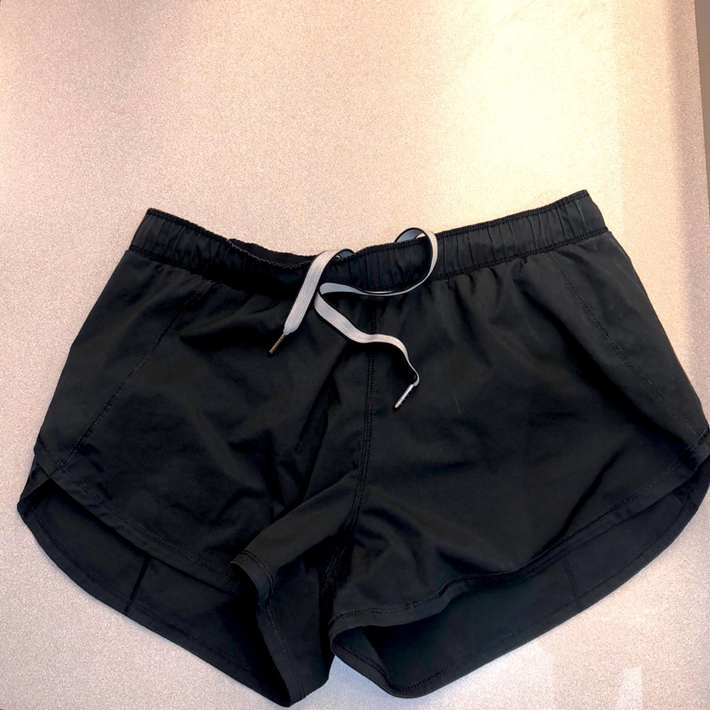 Lululemon women’s shorts size 6
